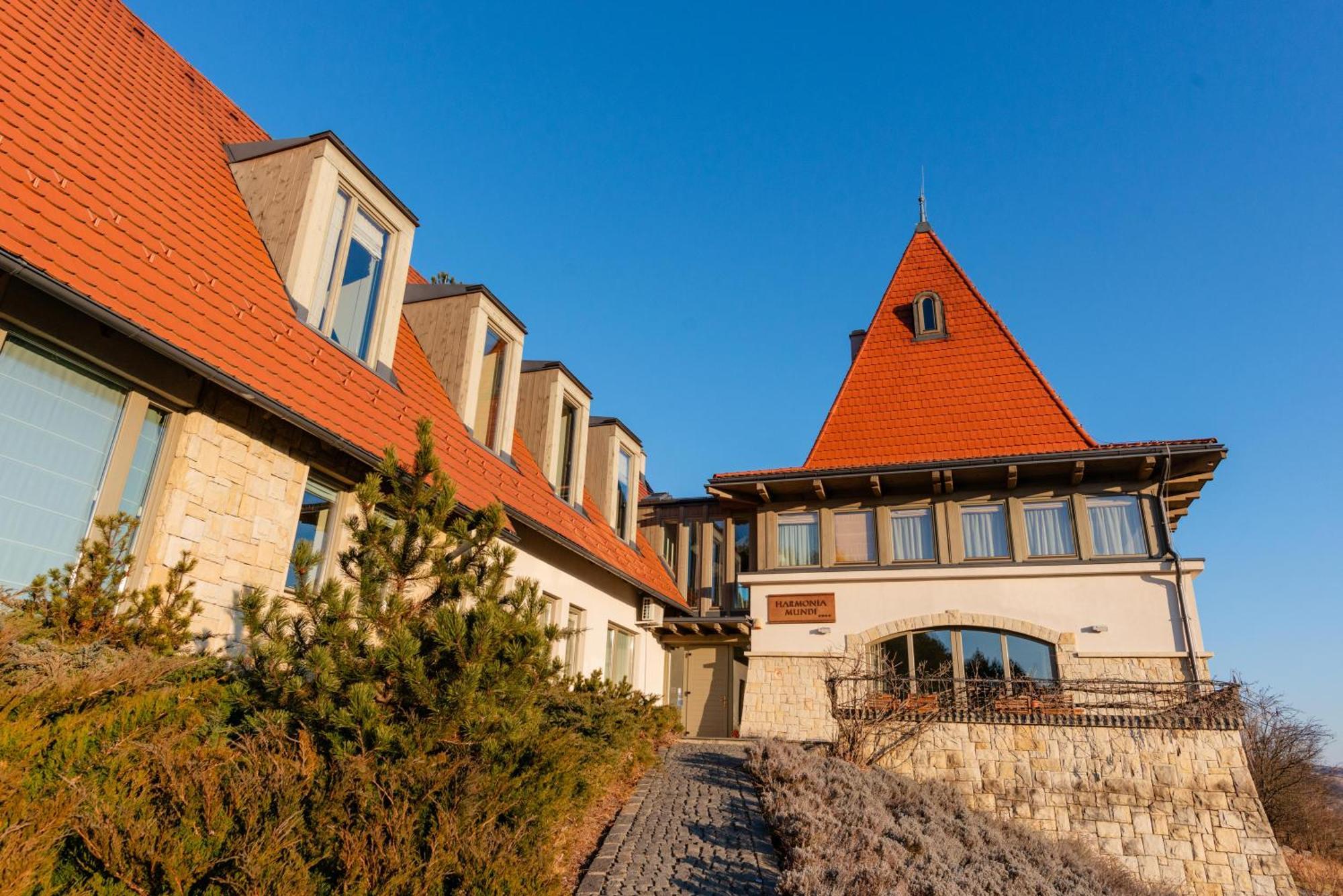 Harmonia Mundi Hotel Magyarfenes Kültér fotó