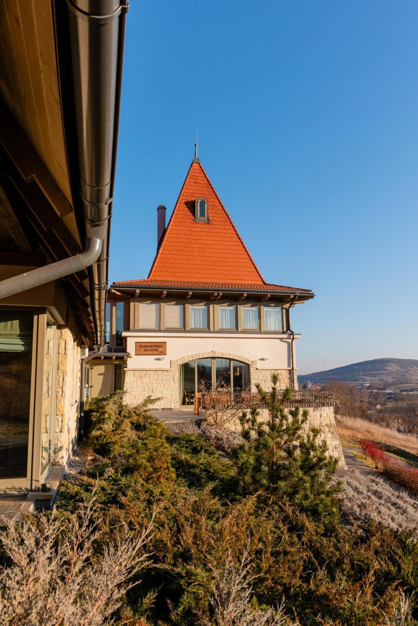 Harmonia Mundi Hotel Magyarfenes Kültér fotó