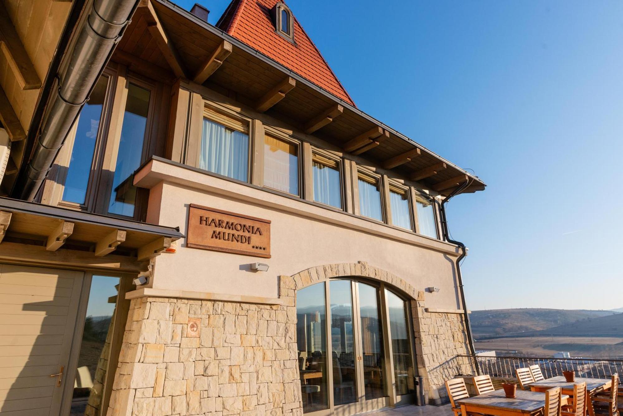 Harmonia Mundi Hotel Magyarfenes Kültér fotó
