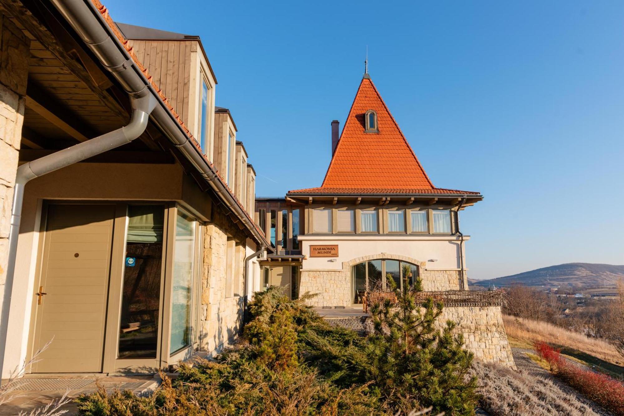Harmonia Mundi Hotel Magyarfenes Kültér fotó