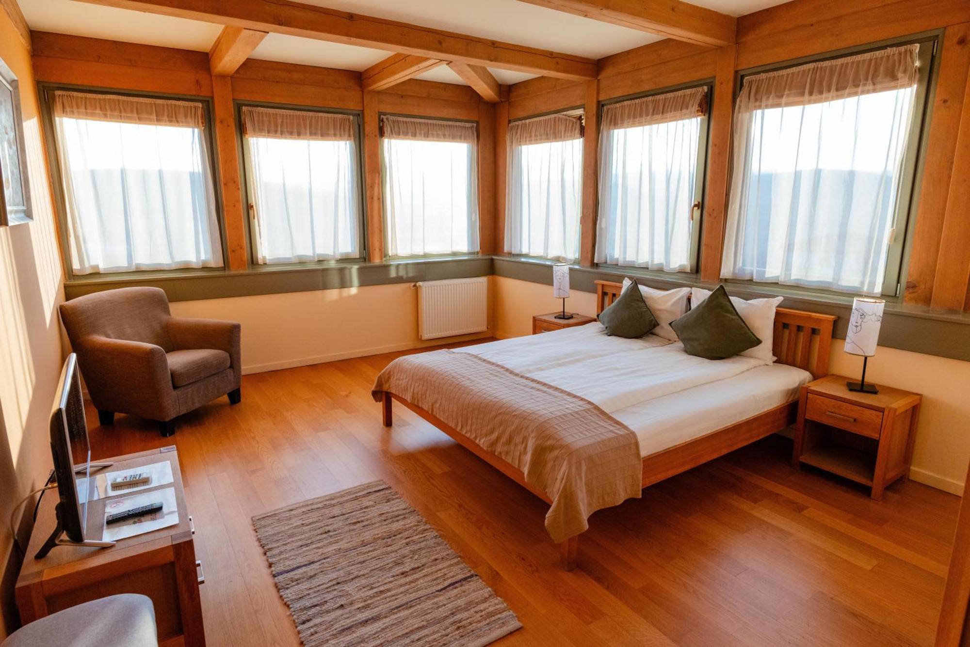 Harmonia Mundi Hotel Magyarfenes Szoba fotó